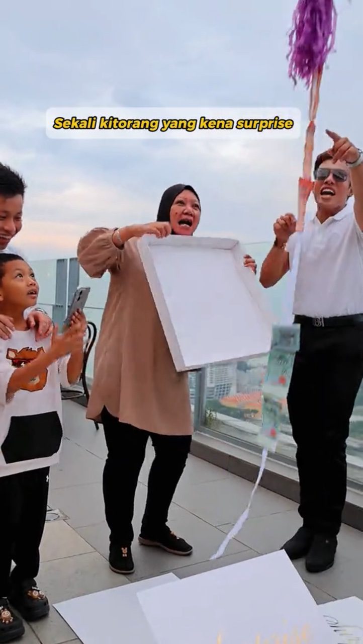 money balloon floats away shocked