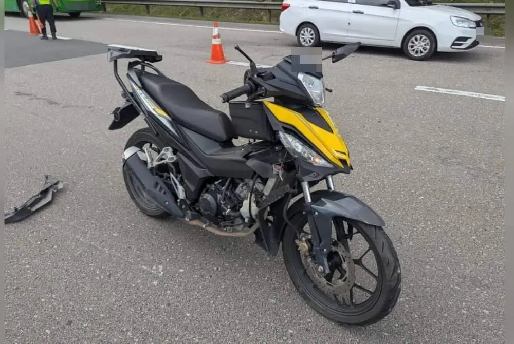 Motorcycle in hit-and-run accident in Johor