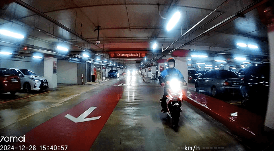 Motorcyclist tailing Mr Ong at mall parking lot