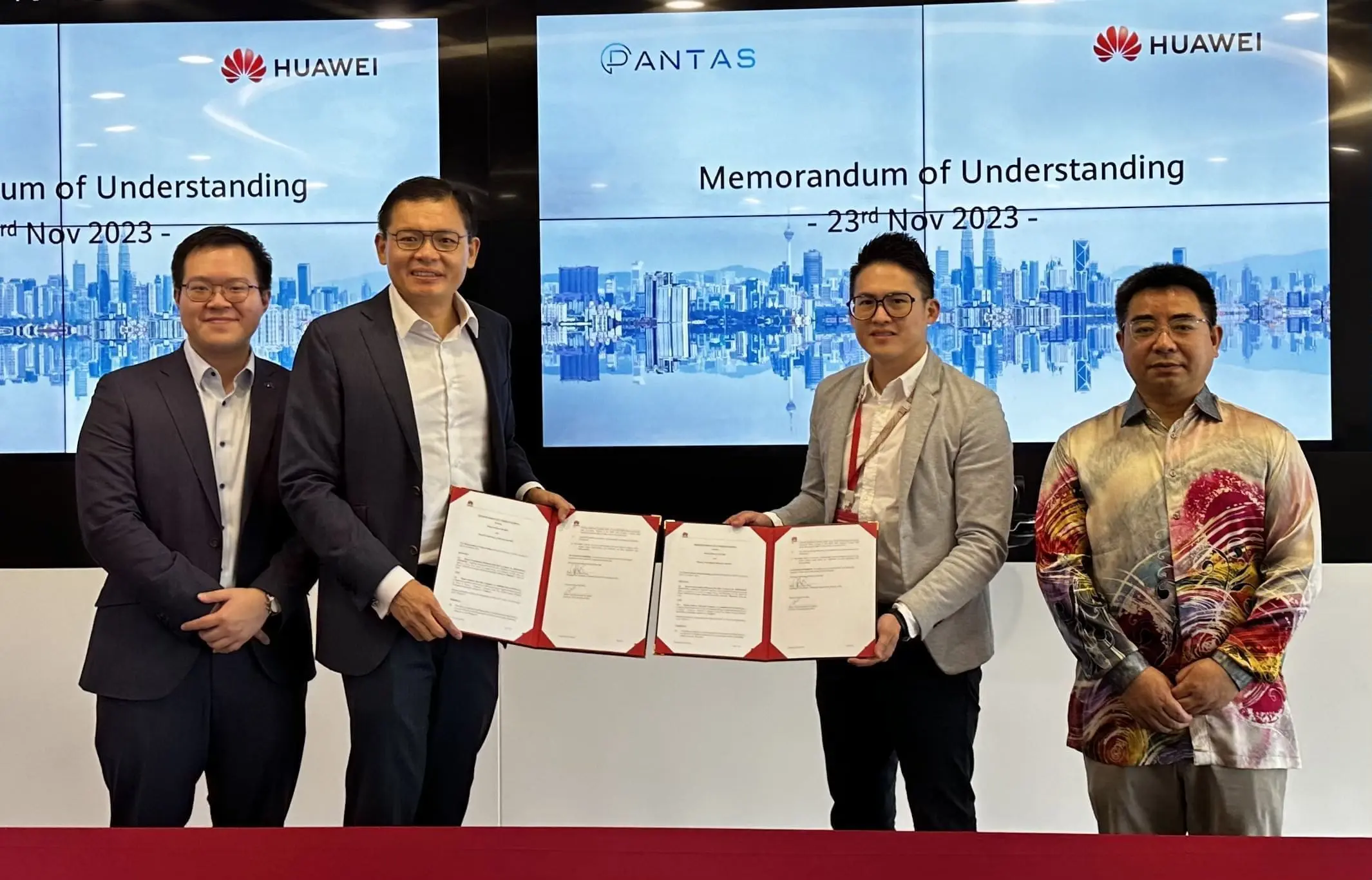 MoU exchange between Pantas and Huawei Malaysia