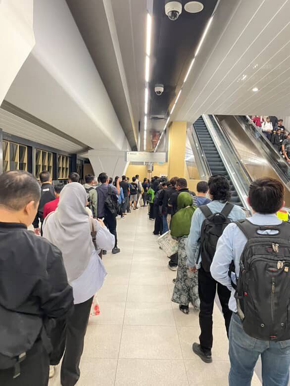 MRT QUEUE