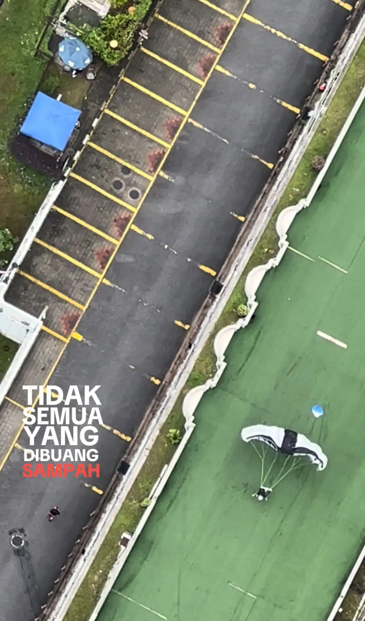 M'sian BASE Jumper Shows Peace Sign While Getting Hurled Off KL Tower