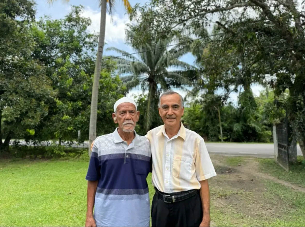 M’sian Dad Gets Surprise Reunion With His Best Friend From School Days After Decades