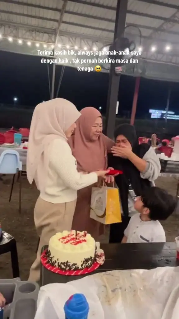 msian entreprenuer gifting her maid during her birthday