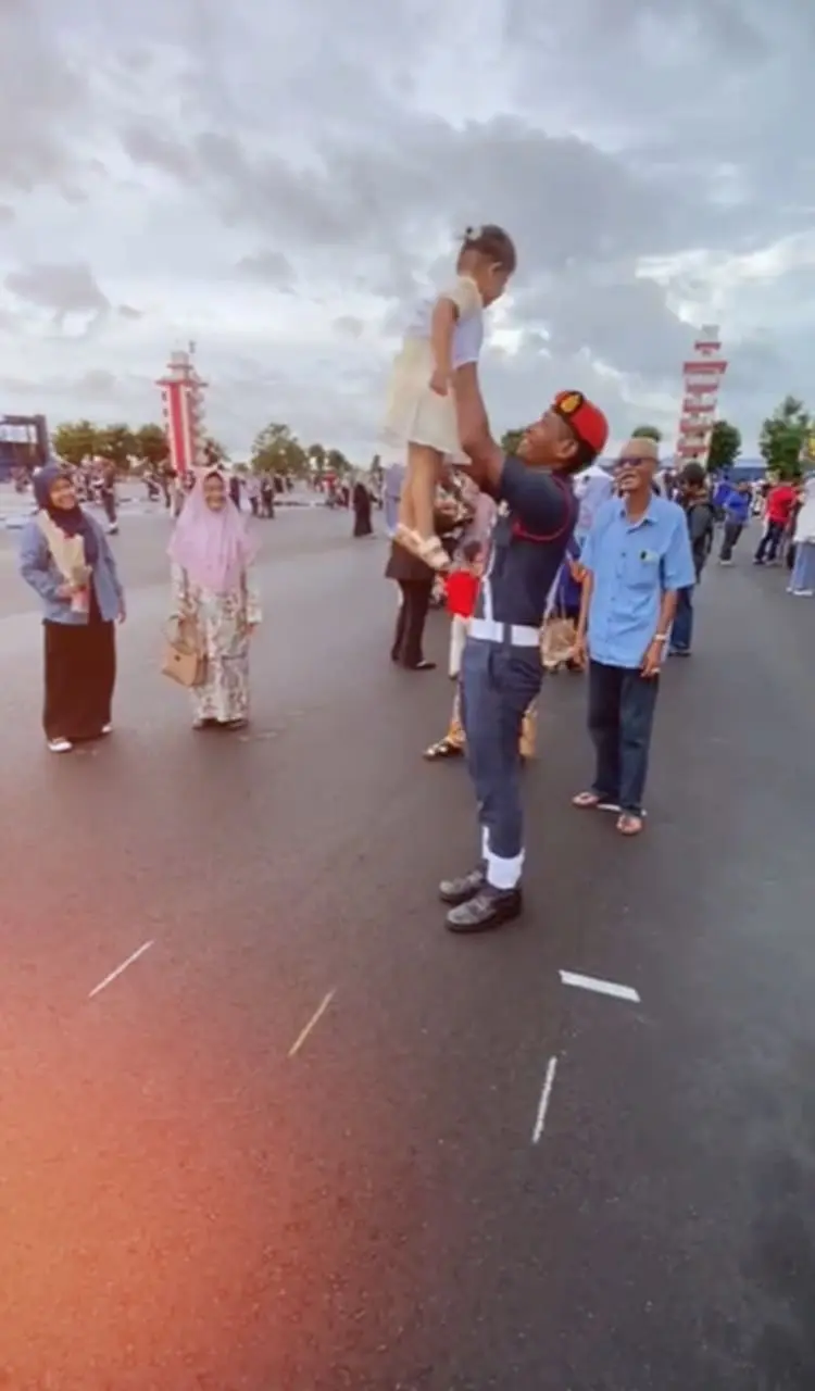 msian firefighter picking up his daughter
