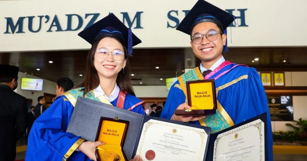 M'sian Fresh Grad From UUM Lands Job At International Company In S'pore And Rakes In Monthly Income Of RM11K 01