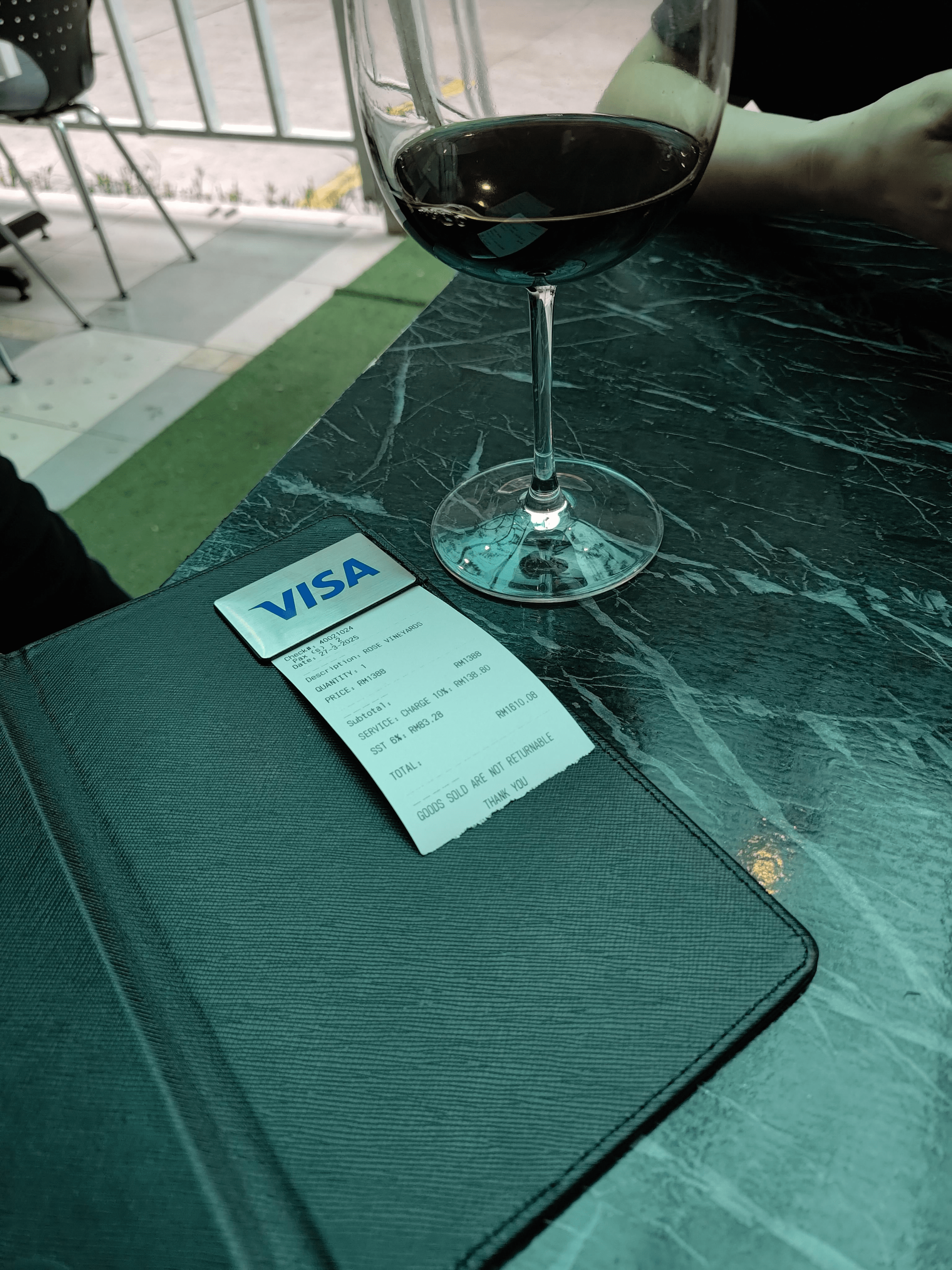 M'sian gets 2nd bottle of wine during date