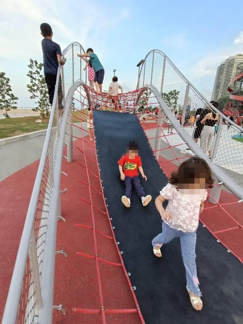 msian kids playing at the newly opened park, Phase 1 of Taman Gurney Bay