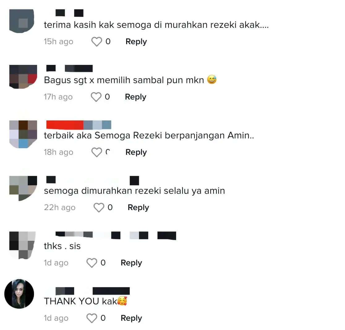 M'sian Mak Cik Feeds Nasi Lemak To Stray Dog Who Comes Every Day, Wins Praises Online 01