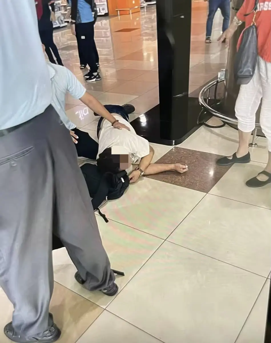 M'sian man collapses from heart attack