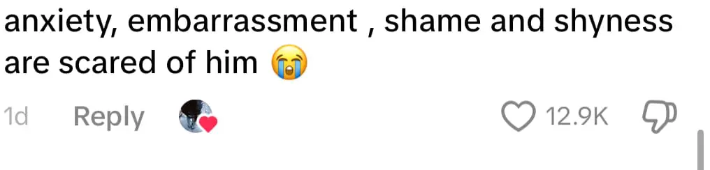 M'sian Man Dramatically Reenacts Squid Game's 'Red Light, Green Light' Scene At MRT Station comment