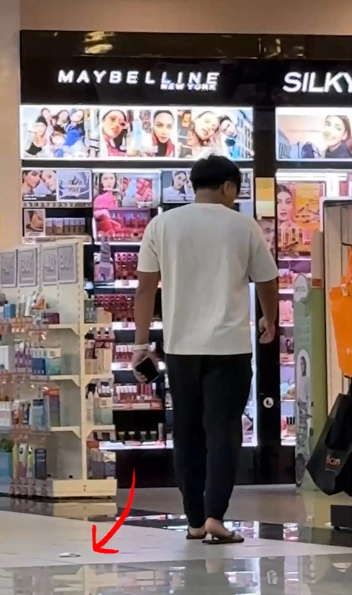 M'sian man drops RM50 in public to test honesty and integrity 