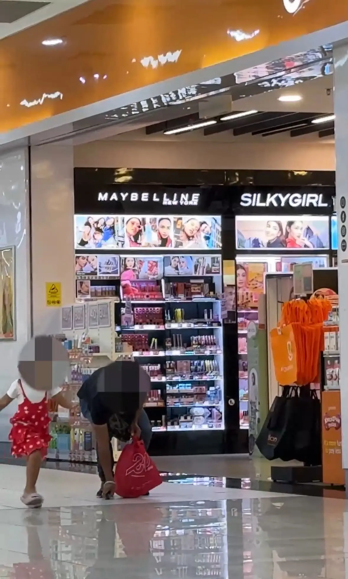 M'sian man drops RM50 in public to test honesty and integrity 