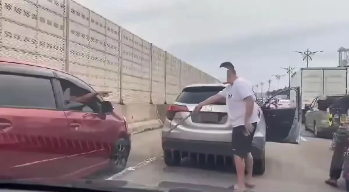 M'sian man fights with driver at JB checkpoint