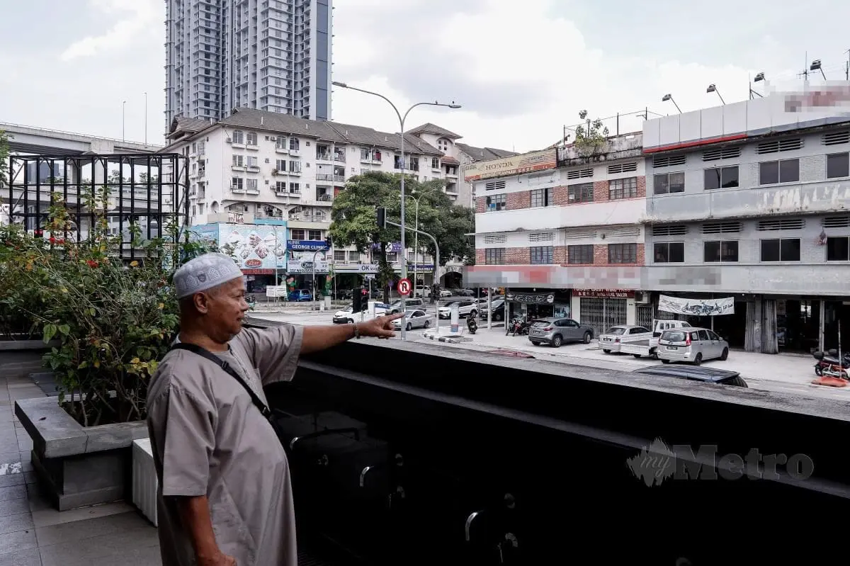 Msian man pointing out his finger to the shopping lot.