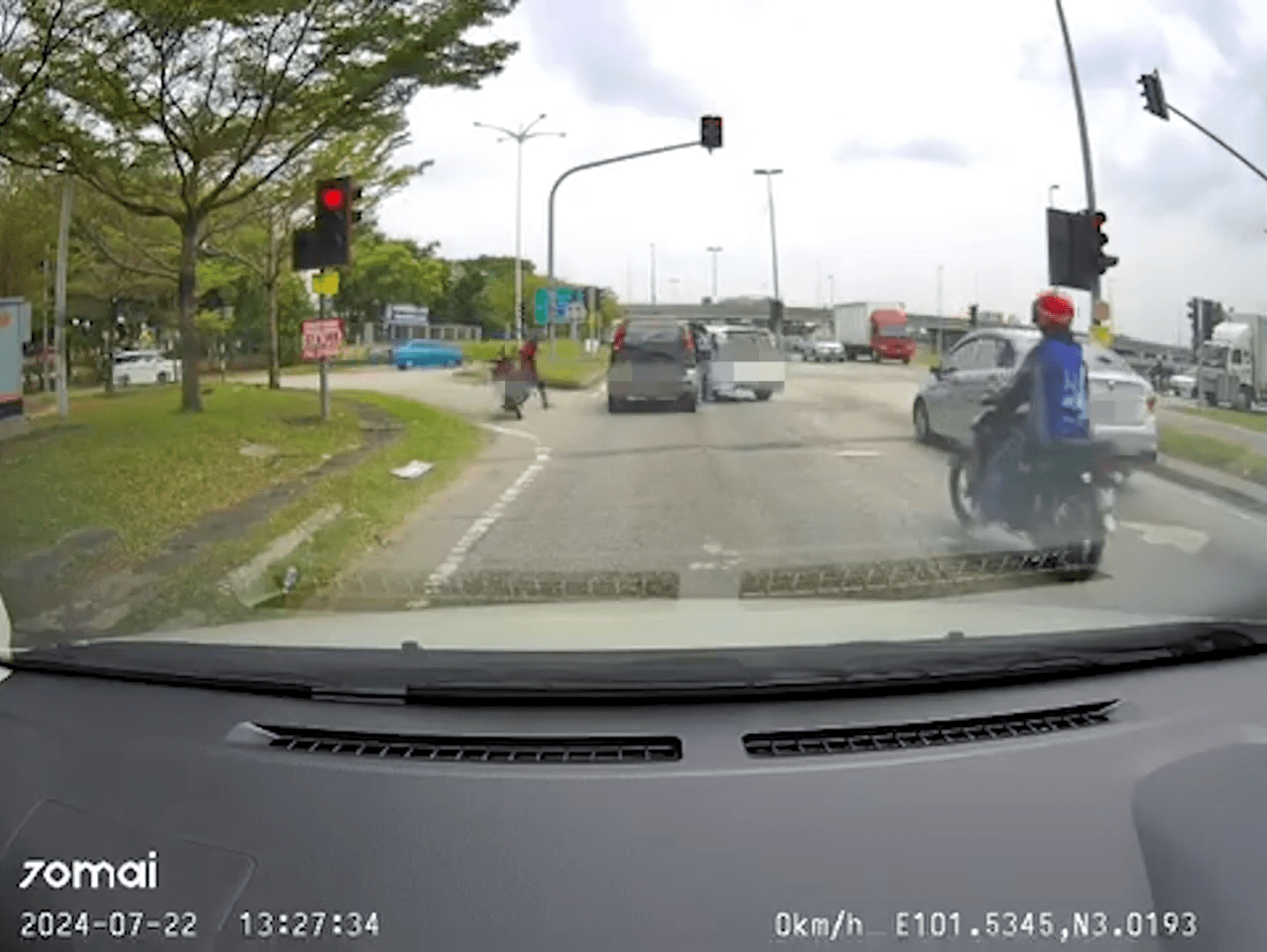 M'sian man robbed near traffic light