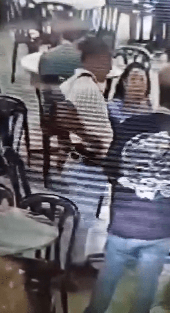 M'sian man shows gun at Puchong food court