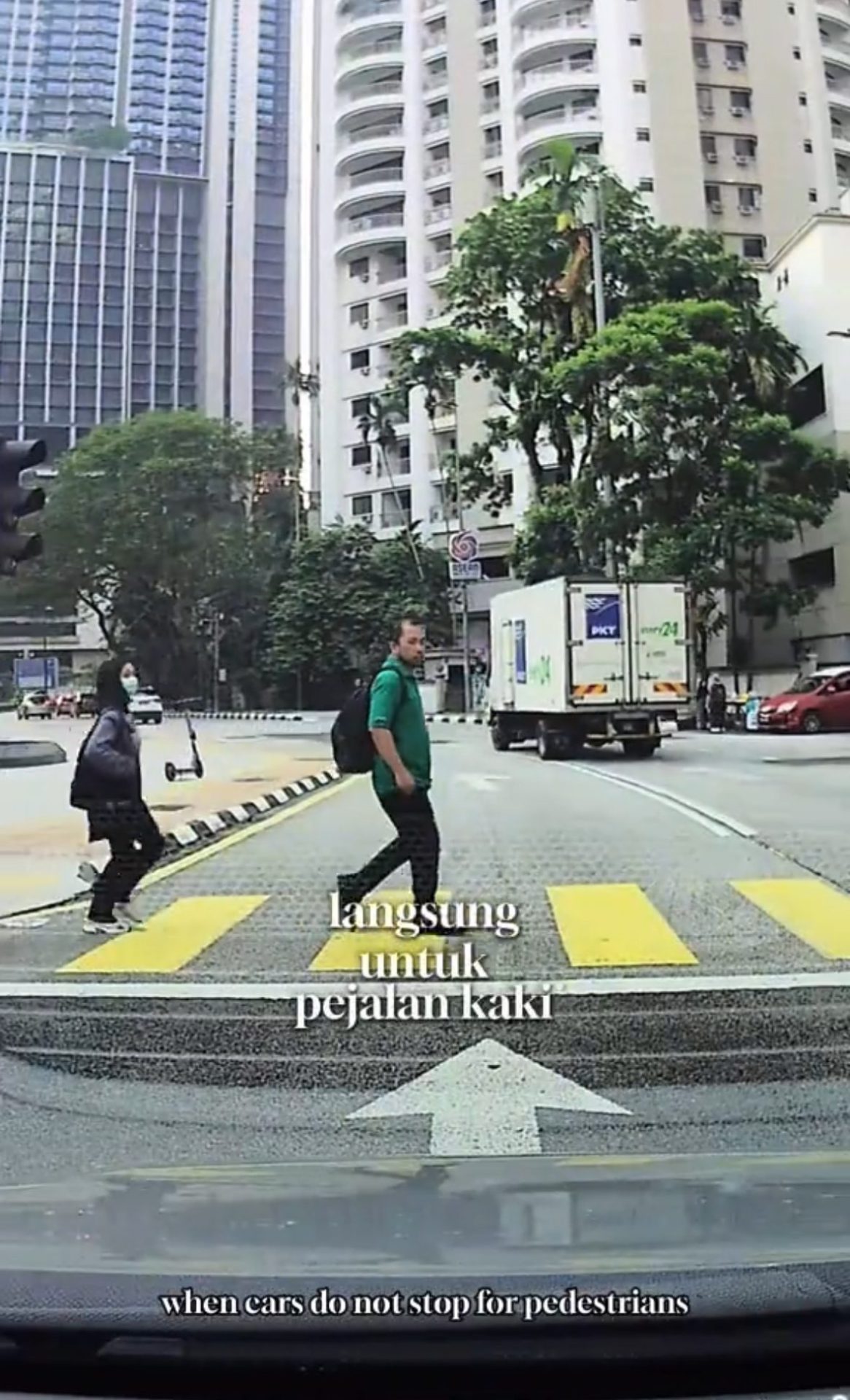 M’sian Man Stops At KL Zebra Crossing, Gets Honked & Yelled At By X50 Driver For Letting Pedestrian Cross