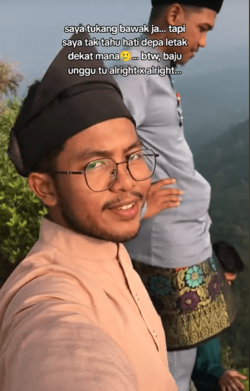 M'sian man take a selfie at Gunung Pulai