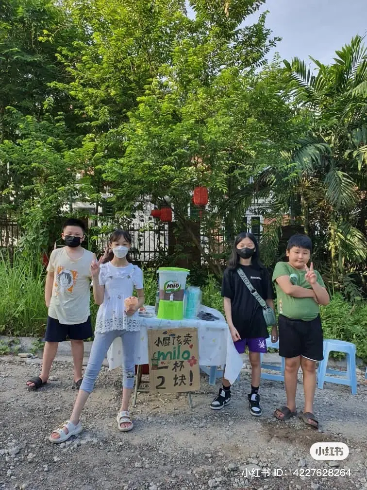 M'sian Mother Helps Kids Set Up RM2 Milo Booth At Sungai Long, Wants To Teach Them The Value Of Money 2