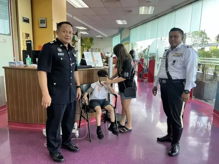 The 2 M'sian police officers who sent 8yo boy to the hospital