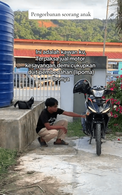 M'sian rider Naazrie Ali saying goodbye to his motorbike