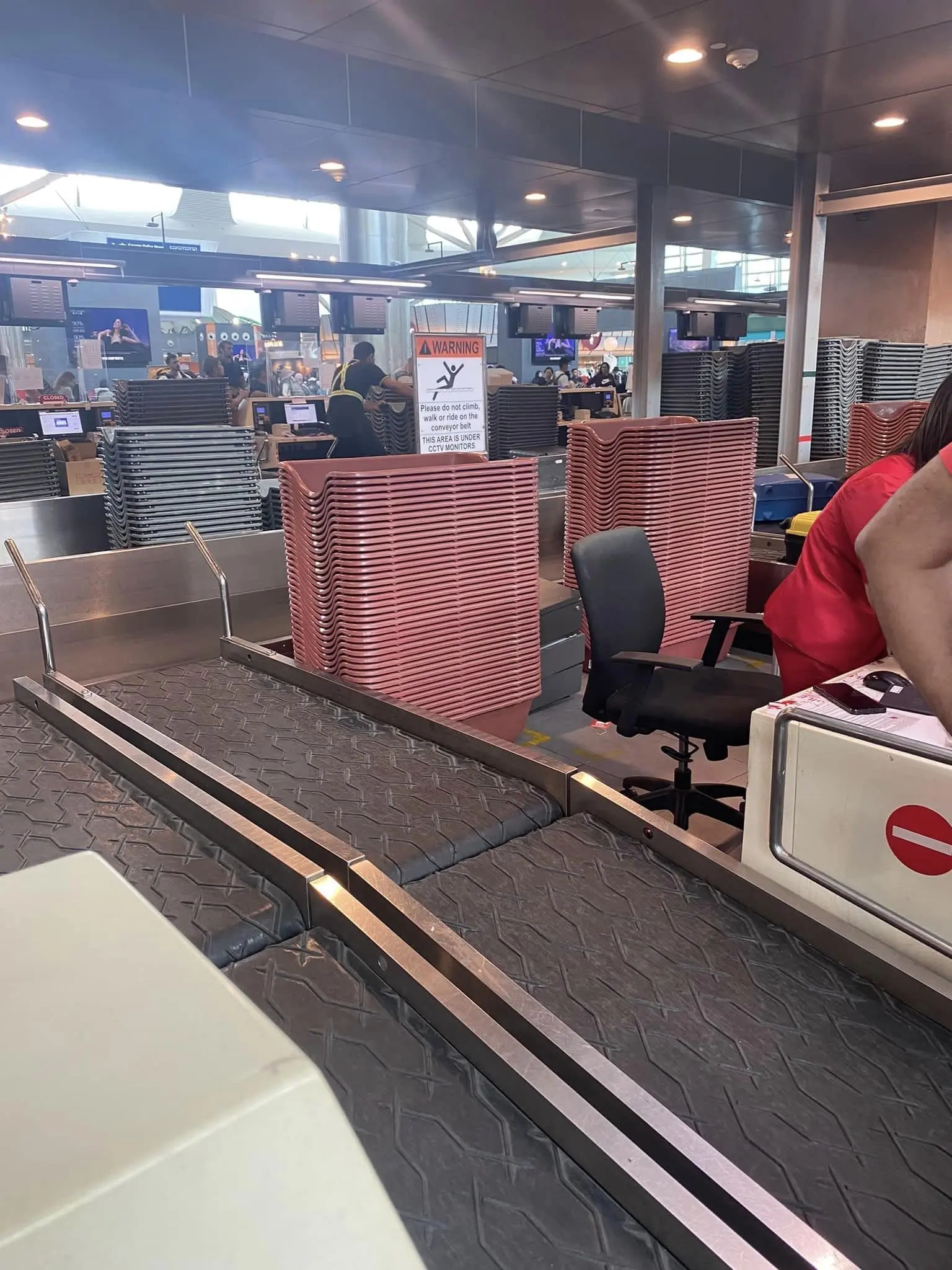 M'sian singer tries to check in for AA flight