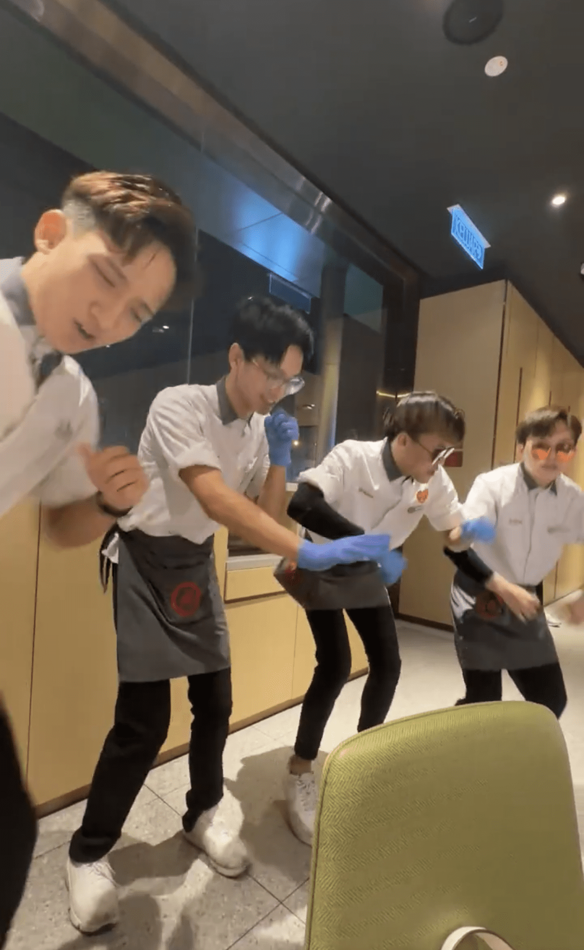 M'sian Staff At Haidilao's IOI City Mall Outlet Go All Out In Dancing 'Kong Long Kang Lang' Song For Customers 2