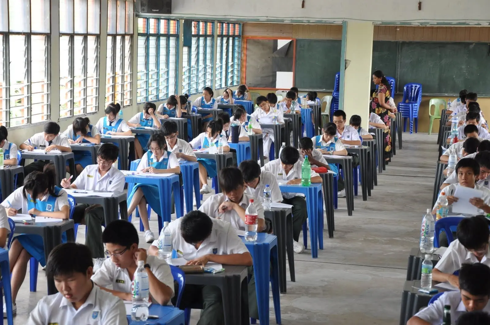 M'sian students at a classroom