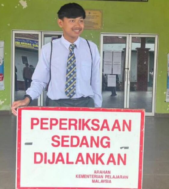 M’sian Teen Swims Through Flood With His Dad To Sit For SPM, Says He Knew The Risks But Did It For His Future