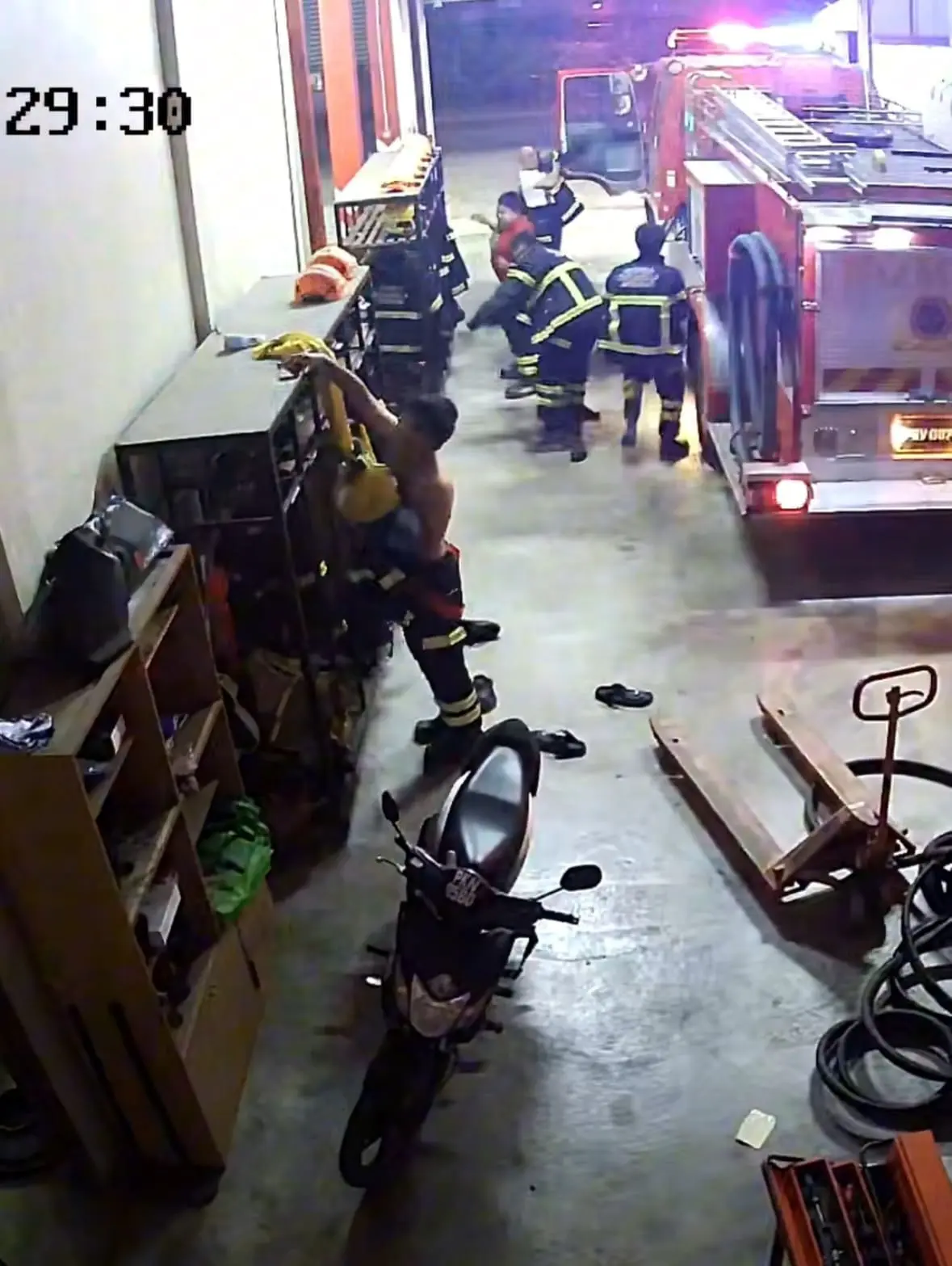 M’sian Volunteer Firefighters Impress Netizens With Swift 2-Minute Response To An Emergency