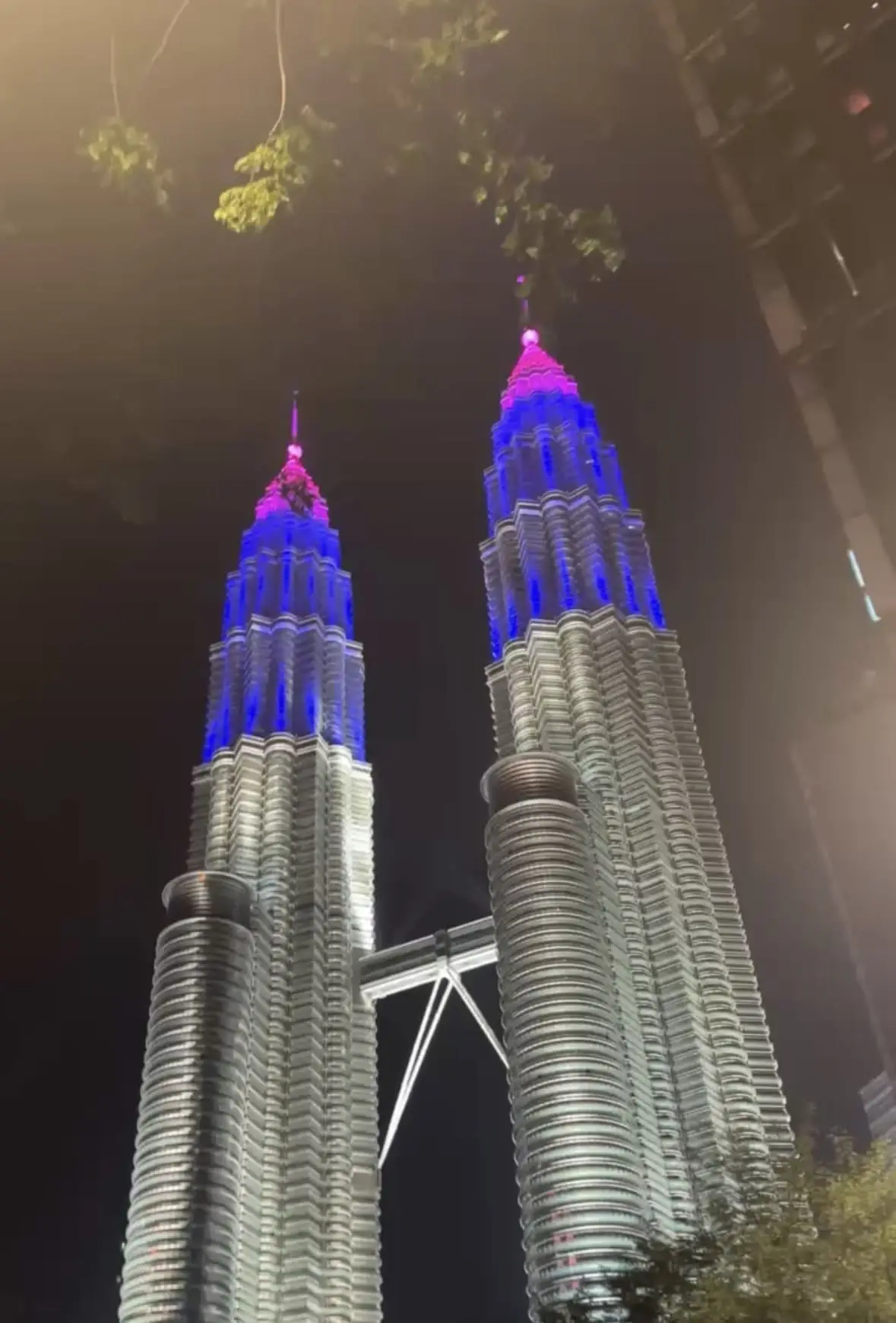M’sian Walks For 40 Mins From Masjid Jamek To Nearby KLCC, Finds No Fireworks In The Sky