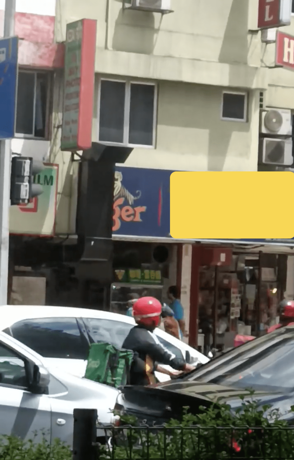 M'sian Woman Claims Restaurant Releases 'Pork Lard Steam', Gets Slammed By Netizens For Insensitivity  1