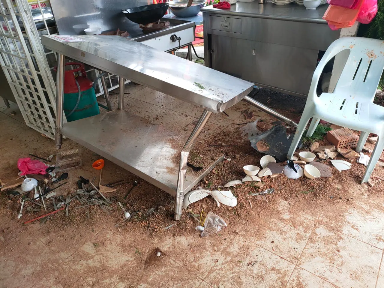 M'sian woman crashes in to Kopitiam Cheras stall damage