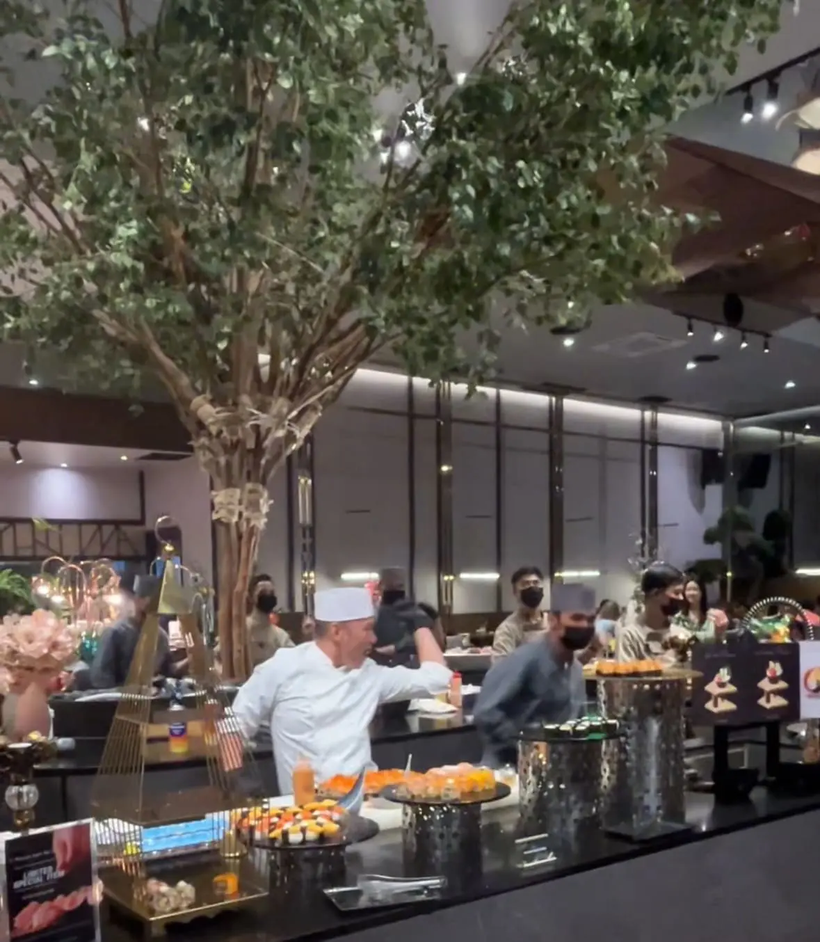 M’sian Woman Experiences A Dining Show Like No Other As Chefs Perform While Cooking