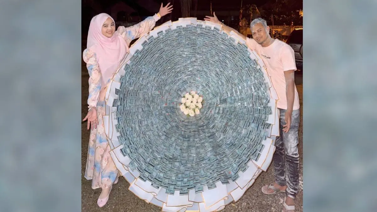 m'sian woman gifts RM31K bouquete cash to husband