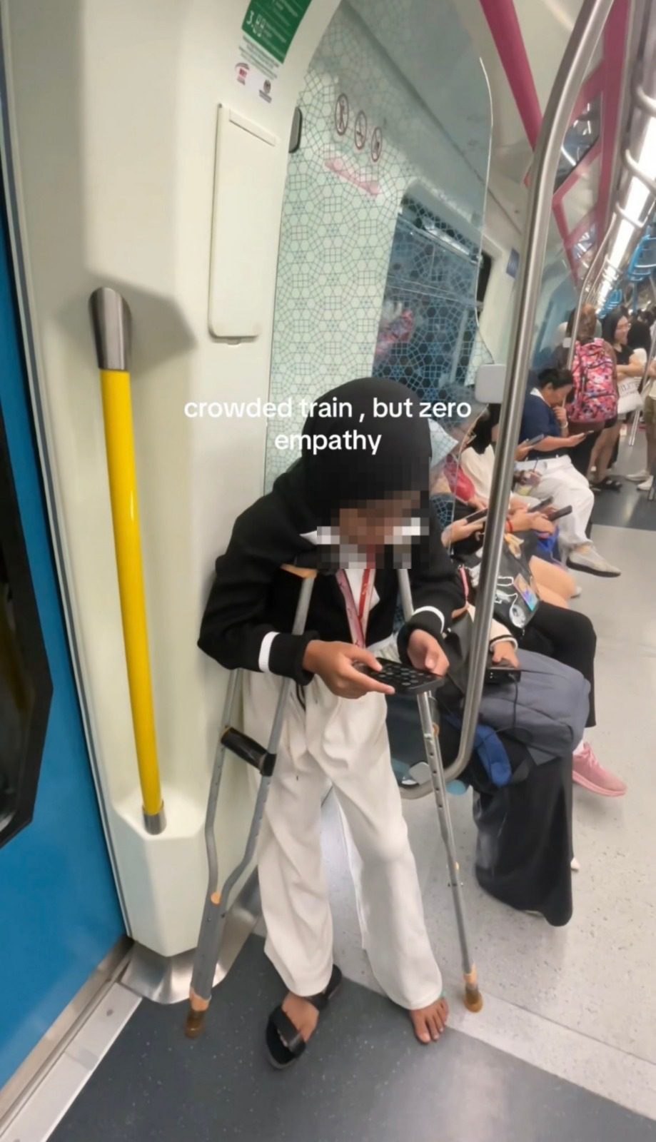 M'sian Woman On Crutches Left Standing Inside MRT Women’s Coach, Netizens Slam Lack Of Courtesy