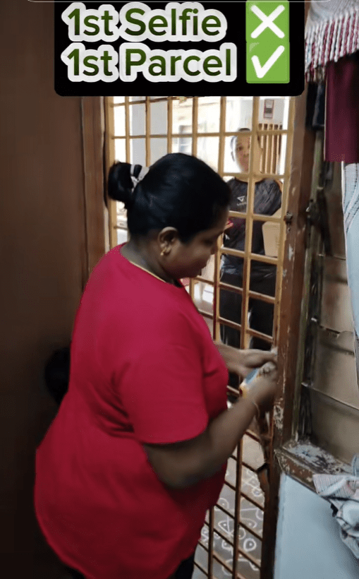 M'sian woman unlocks door for deliveryman