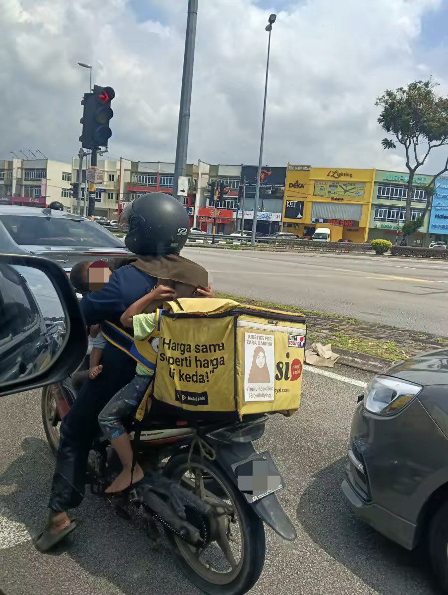 M'sian woman with her 3 kids on motorcycle