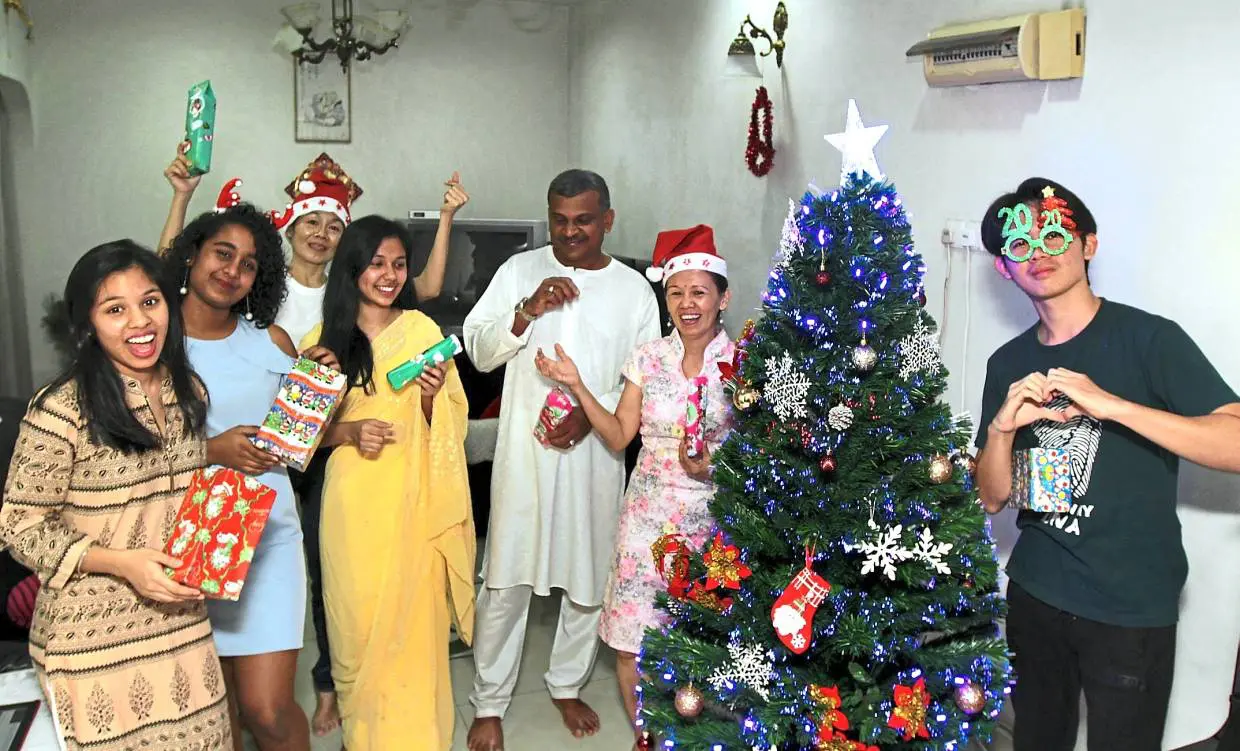 Families in Msia celebrating Christmas