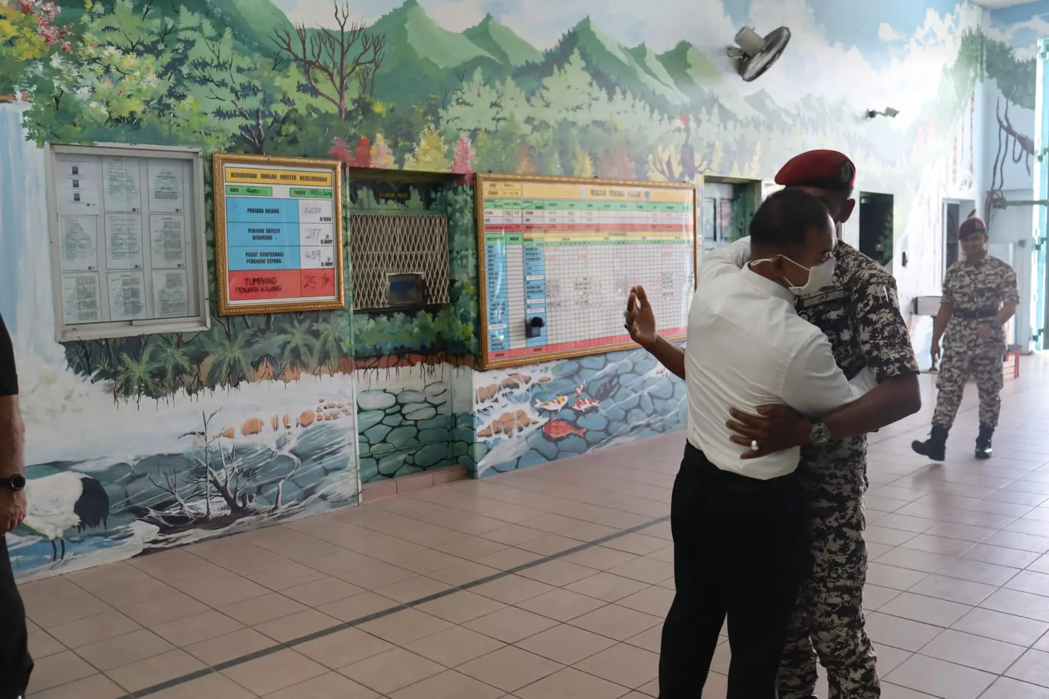 Murad hugs prison warden