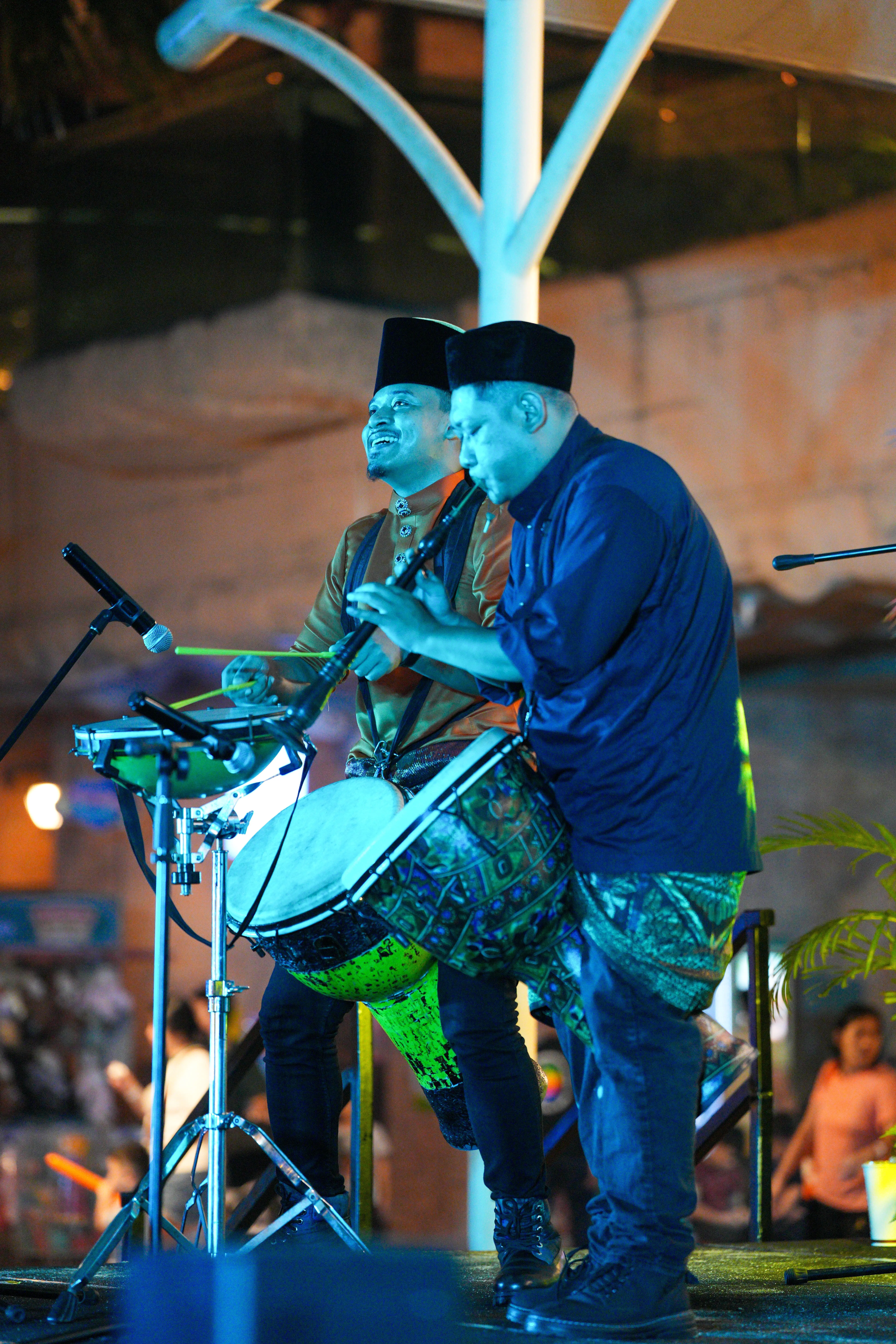 music performance RAYA SEJUTA WARNA