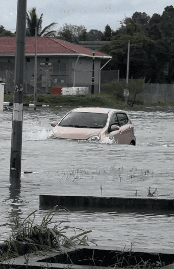 Myvi braves thru flooded area 2