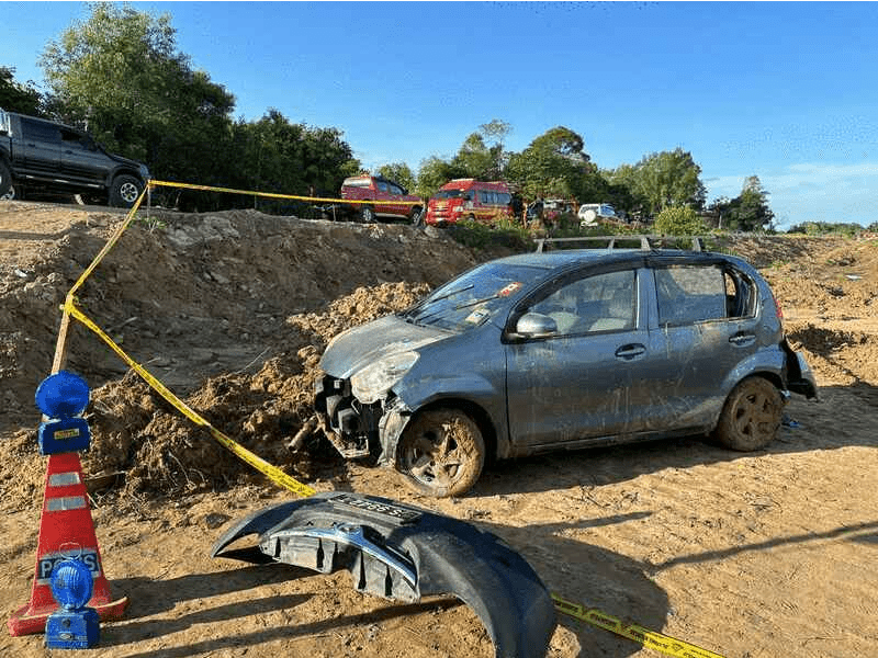 M'sian Father Drowns After Saving 5yo Son From Car Which Fell Into Sabah River