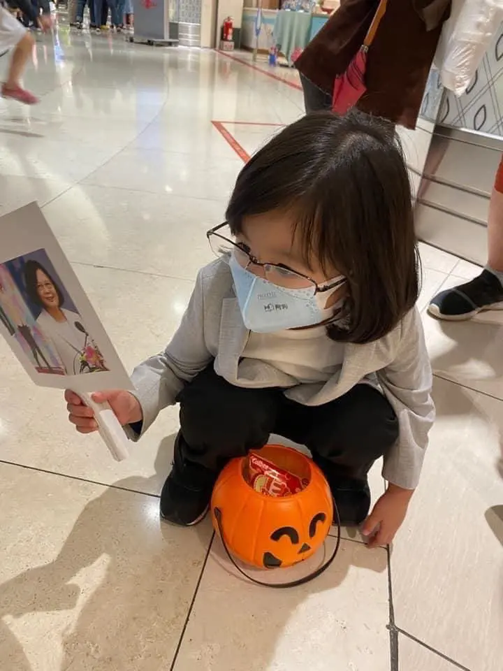 Little President Tsai-Ing wen (2)