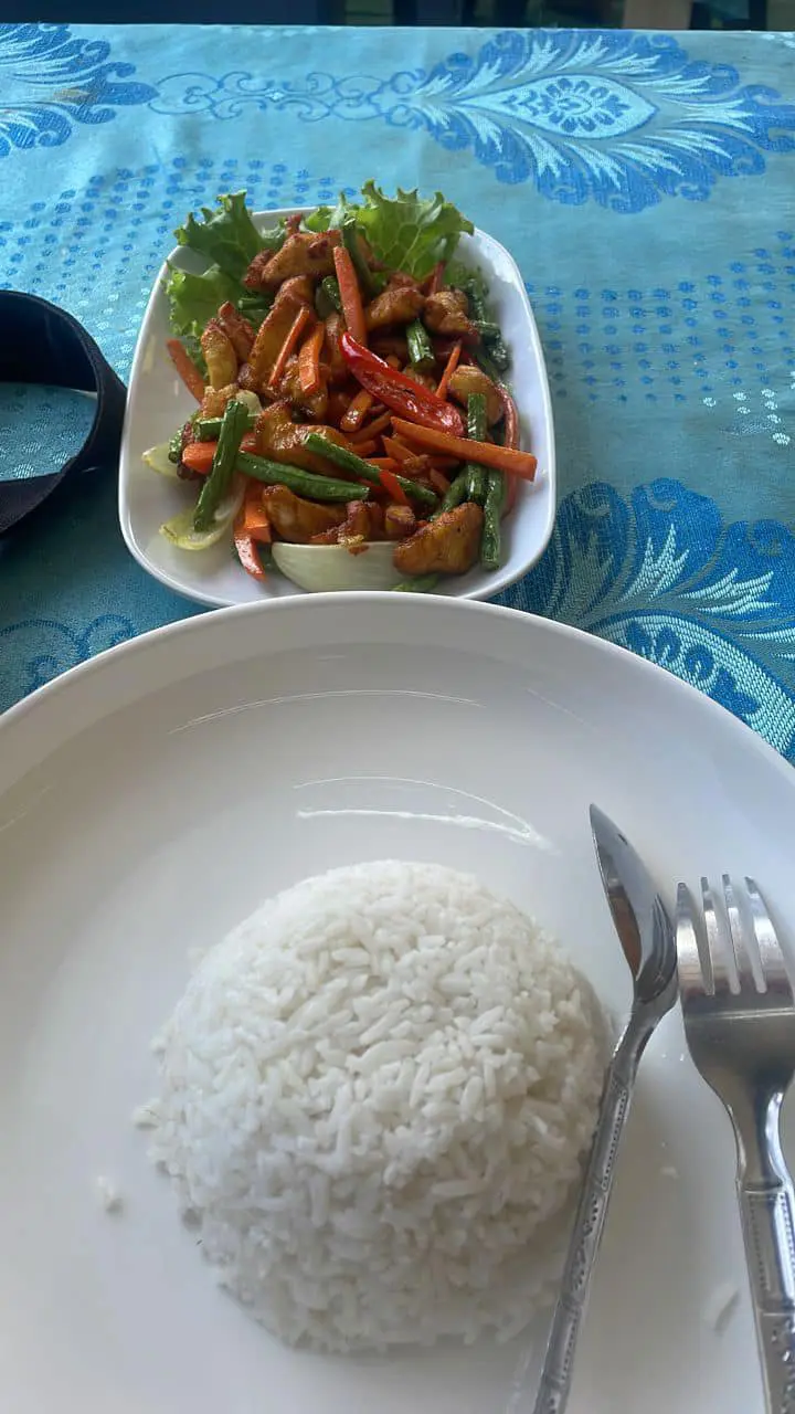 Nasi Ayam Goreng Kunyit