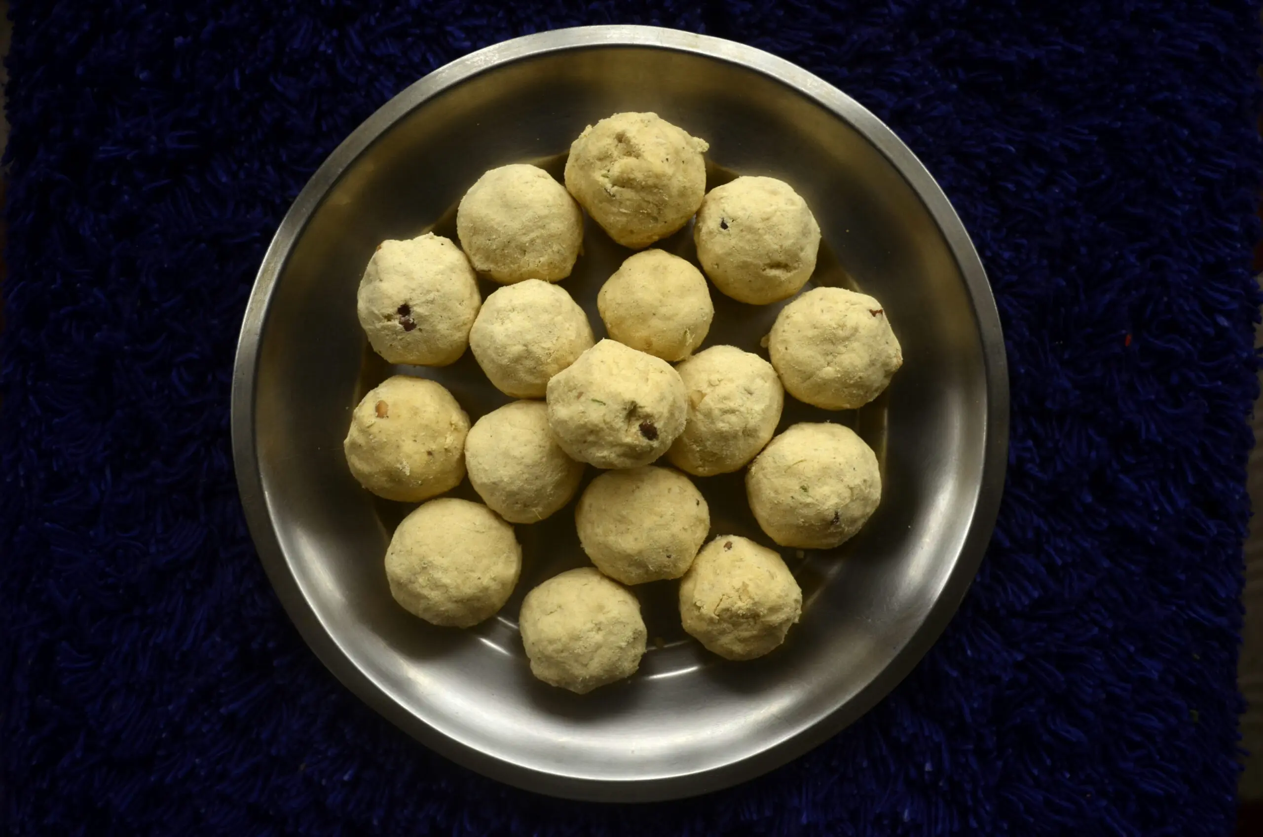 Nei Urrundai (Nei Appam)