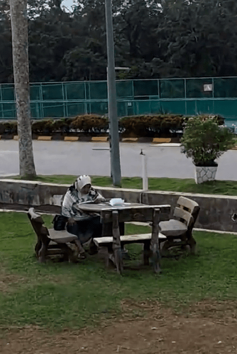 Nenek waiting outside SPM exam hall (2)