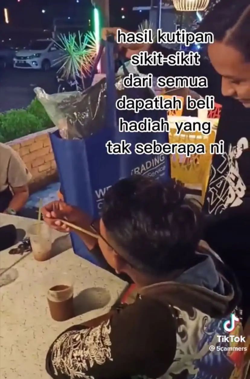 M'sian Student Cries After His Friends Surprise Him With A New Laptop