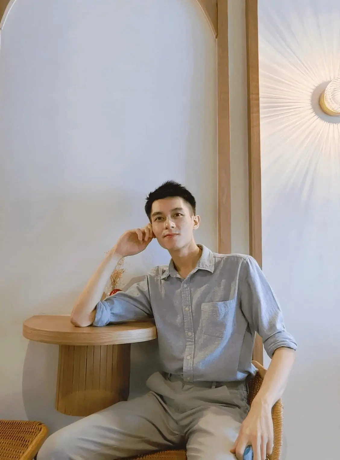 Nicholas Hoe Zi Zai who juggle between 4 jobs